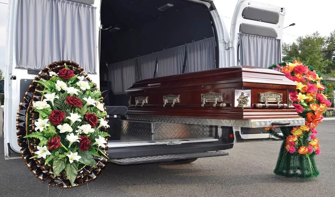 Катафалк с гробом. Машина для перевозки покойников. Перевезти усопшего. Груз 200 катафалк. 3009np газель катафалк.