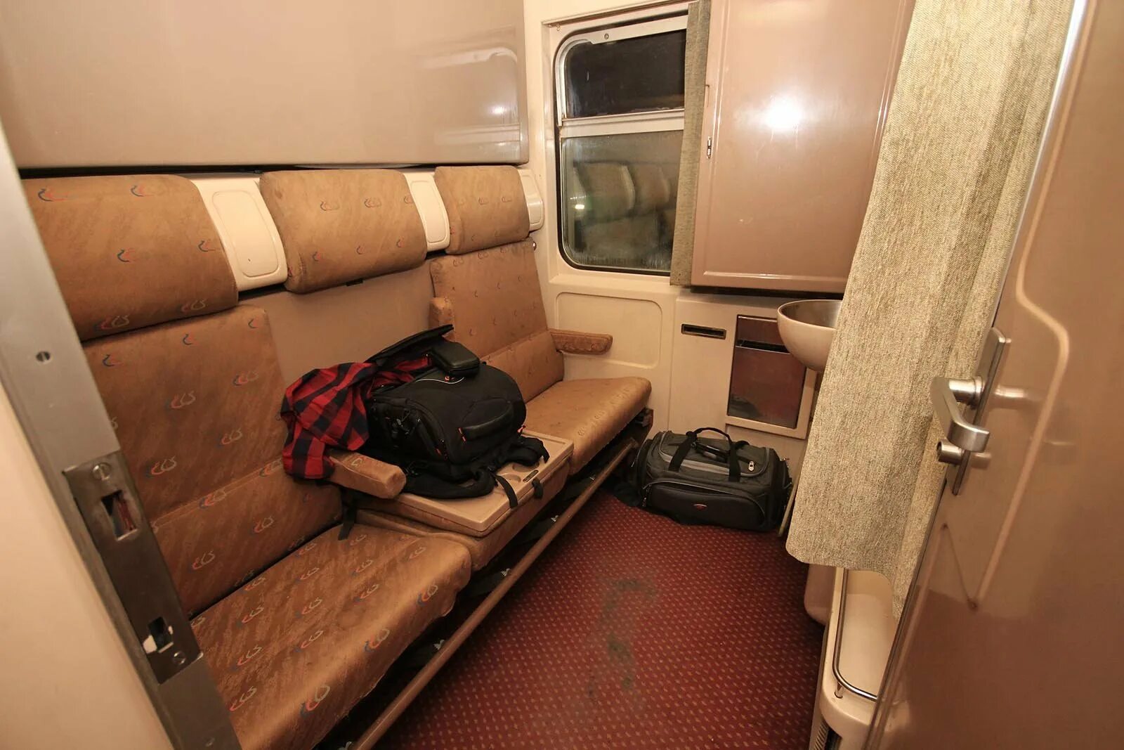 Люкс в северной пальмире. 102м премиум св. Москва сочи св вагон. Северная пальмира двухэтажный св. Москва — сочи, 102м «премиум».