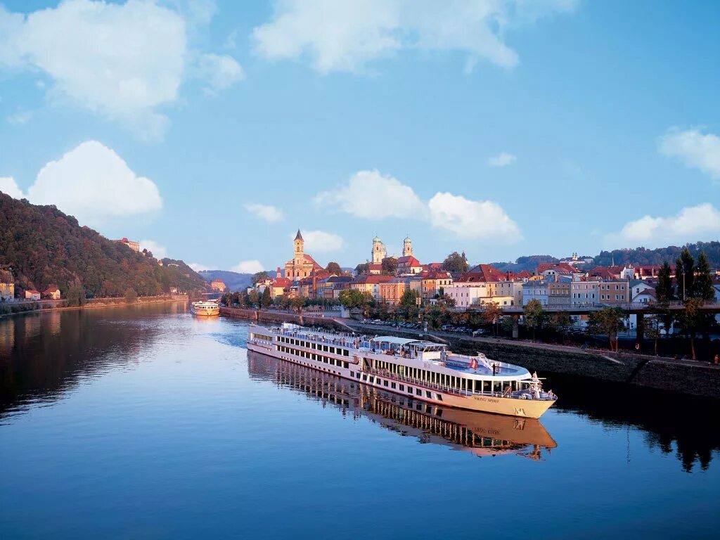 Реки европы. Речные круизы Дунай. Речной круиз Сербия Дунай. Danube River Cruise. Дунай (река) города на Дунае.