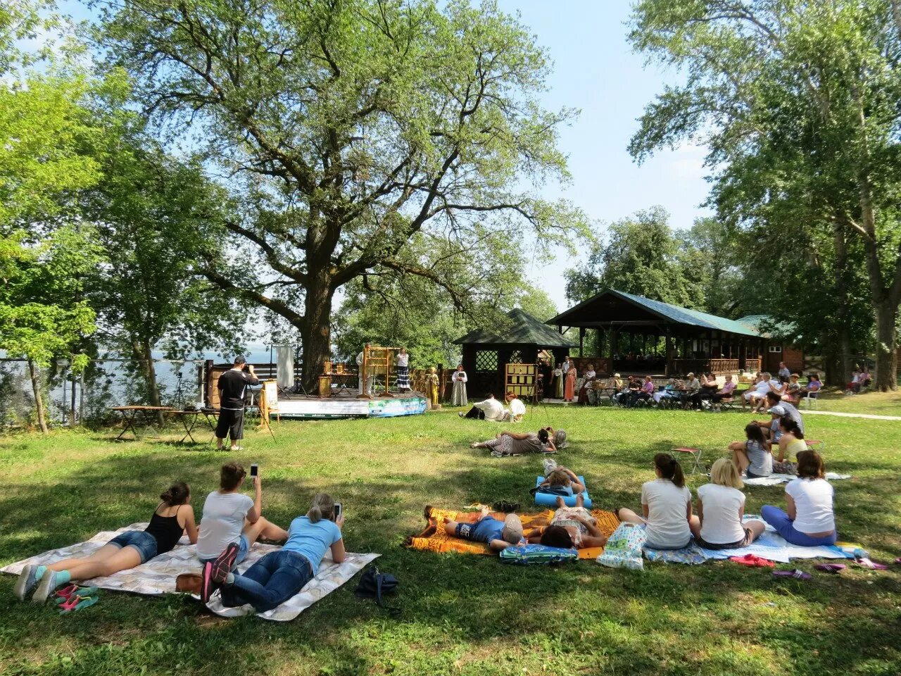 Camping park. Кемпинг Солнечная Поляна Самарская. Солнечная Поляна Тольятти кемпинг. Парк Солнечная Поляна Самара.