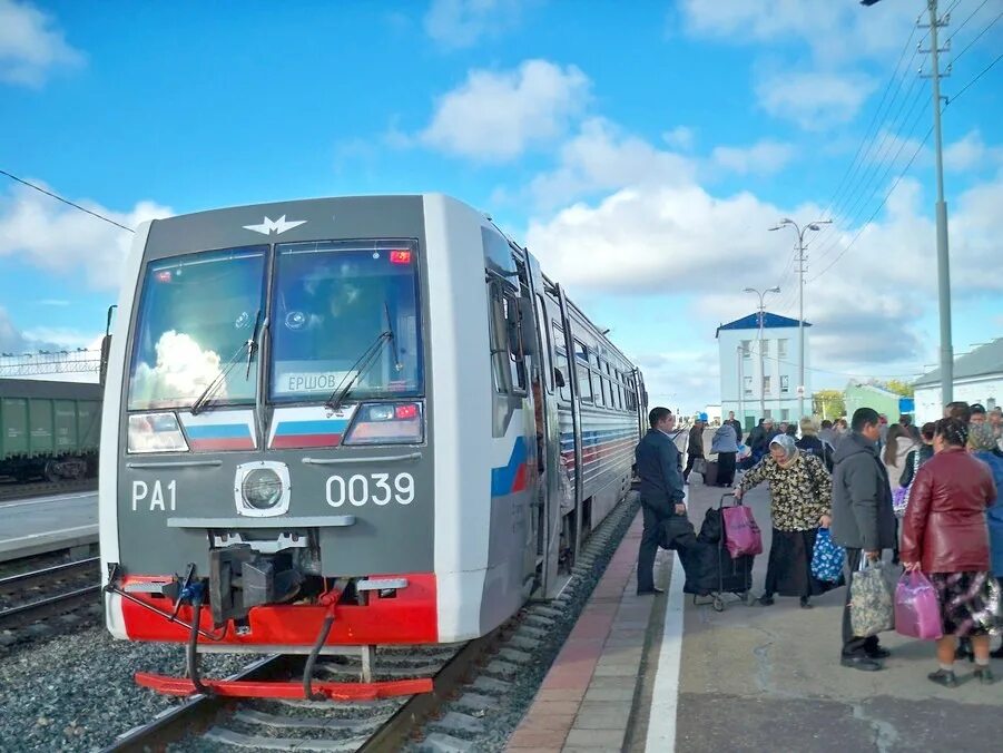 Расписание поездов тавда устье аха. Устье аха. Поезд Екатеринбург Устье аха. Новоперелюбская ЖД станция. Устье-аха город.