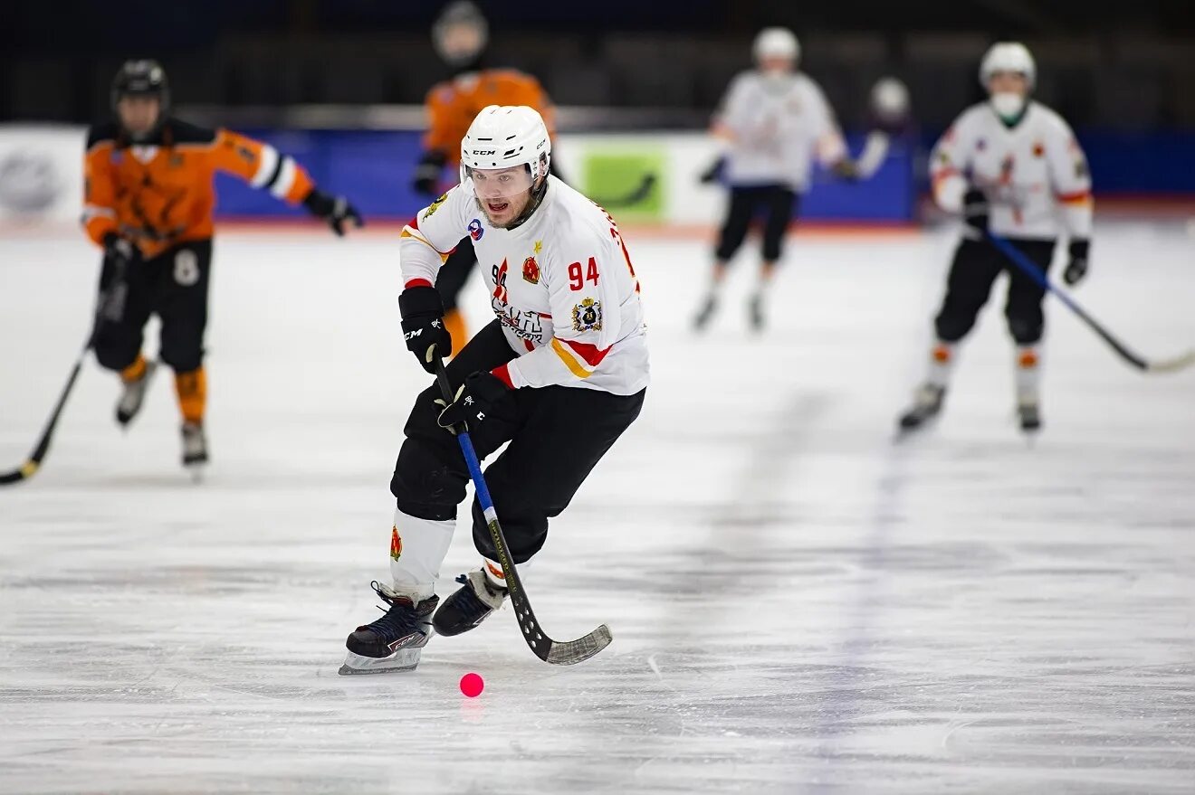 хк ска нефтяник хоккей с мячом. якушев максим ска нефтяник. алексей жеребков хоккей с мячом. ска хабаровск хоккей с мячом кузбасс. ска хабаровск хоккей с мячом кузбасс.