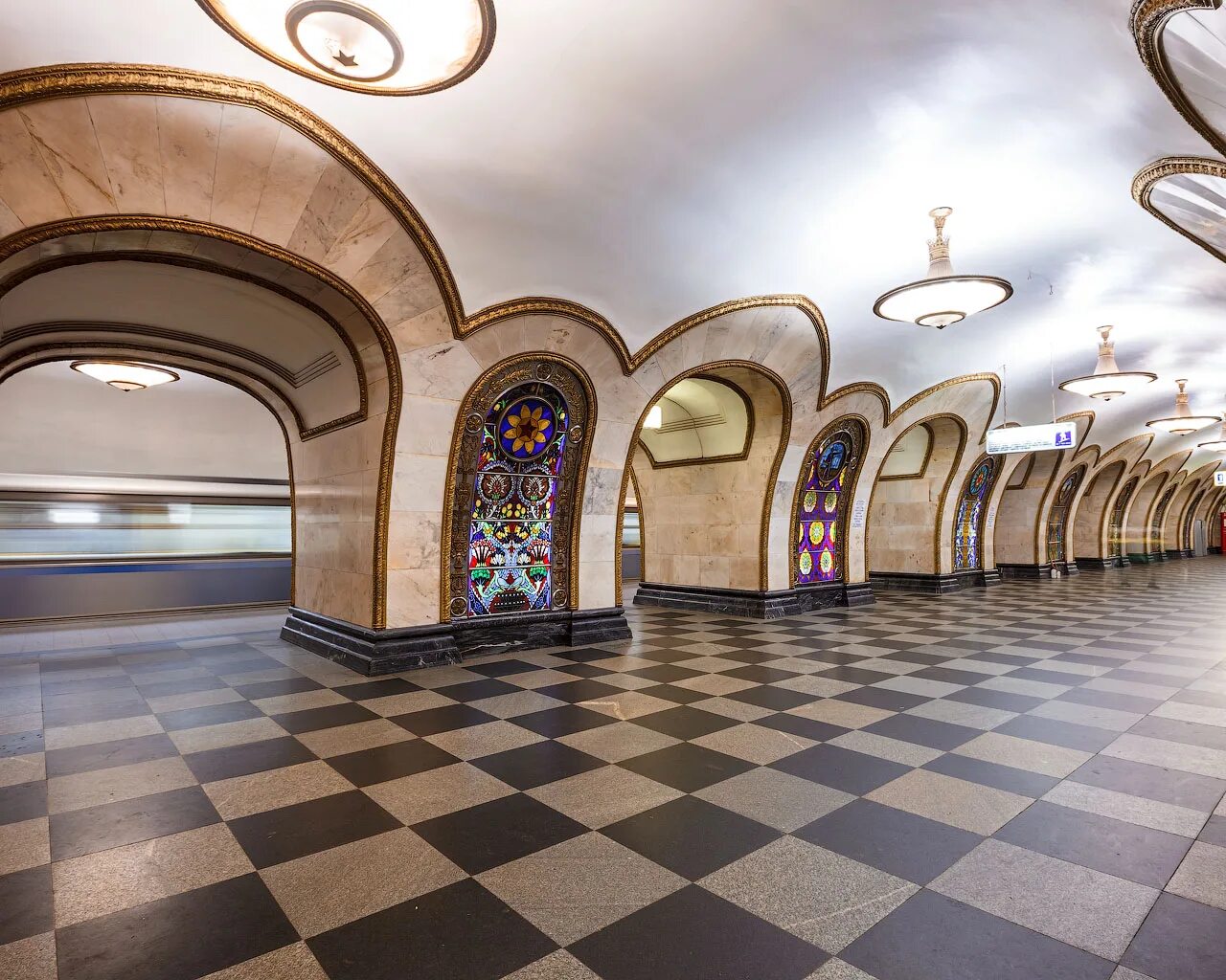 московское метро станция киевская. маяковская станция метро москва. станция «киевская» кольцевой линии московского метрополитена. станция метро комсомольская. станция новослободская москва.