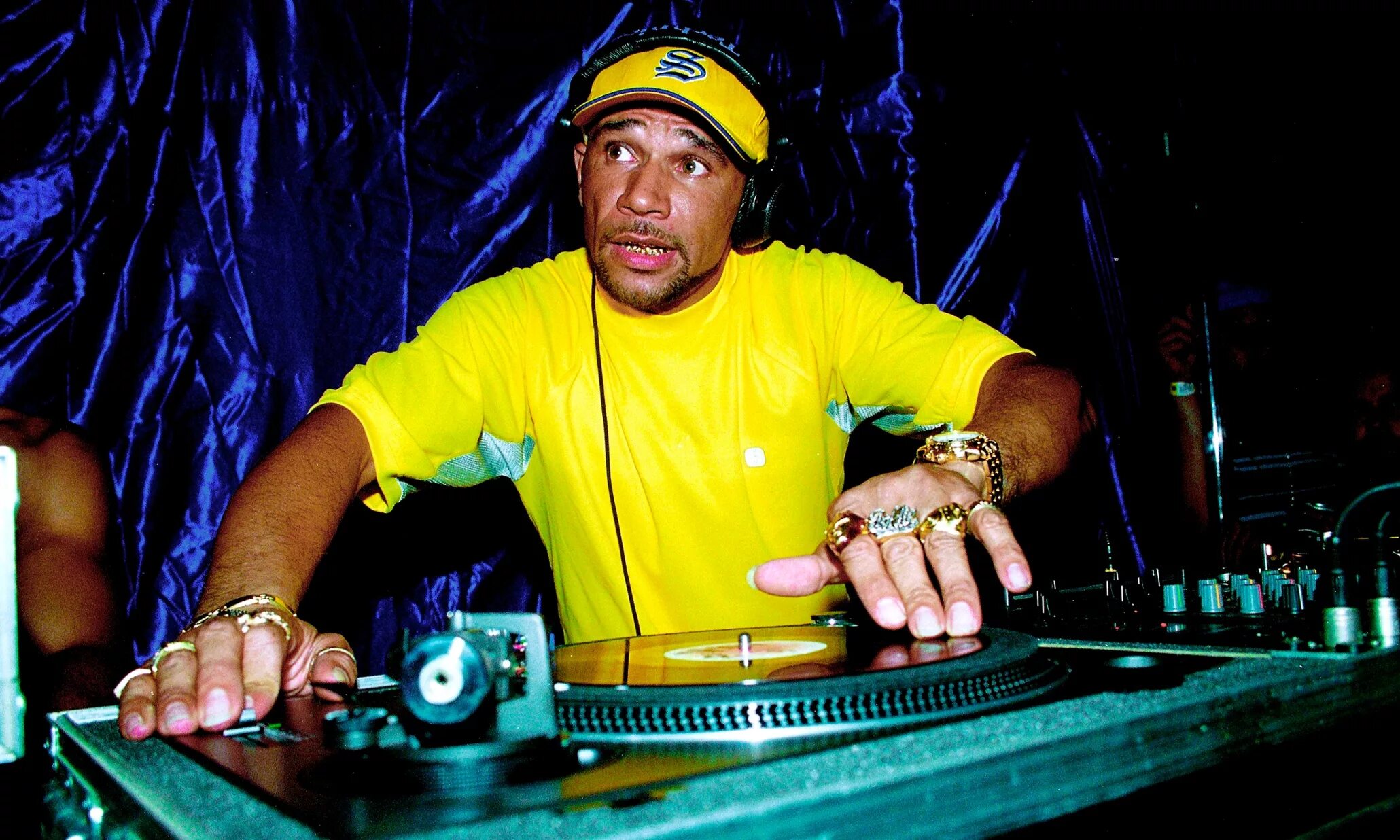 Goldie диджей. Goldie музыкант. Goldie музыкант. Goldie британский музыкант. Dj goldie.