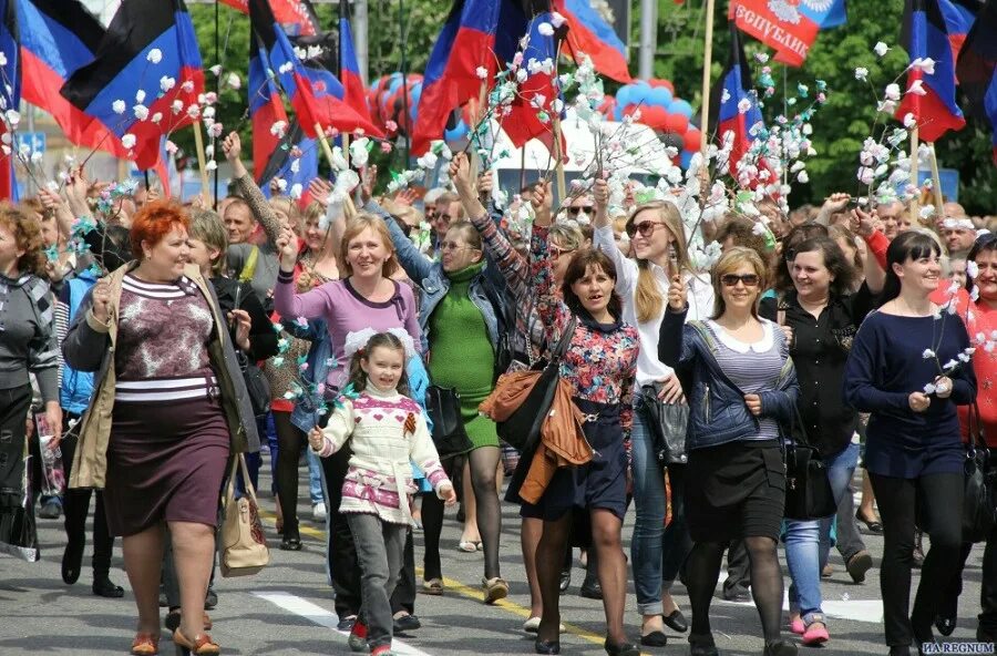 праздники донбасса и луганска. жители донецка луганска. как зовут жителей донецк. население города донецк. россия человек.