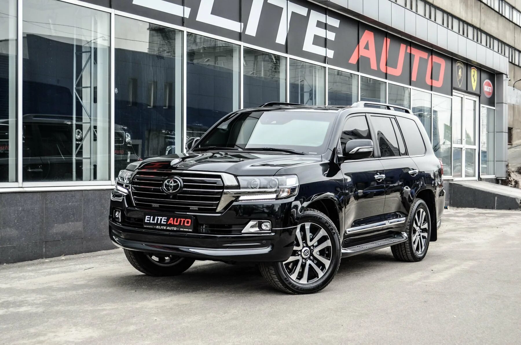 Бронированный крузак 300. Бронированная toyota land cruiser 300. Toyota land cruiser 300. Бронированный тойота 300 фото. Бронированный крузак 300.