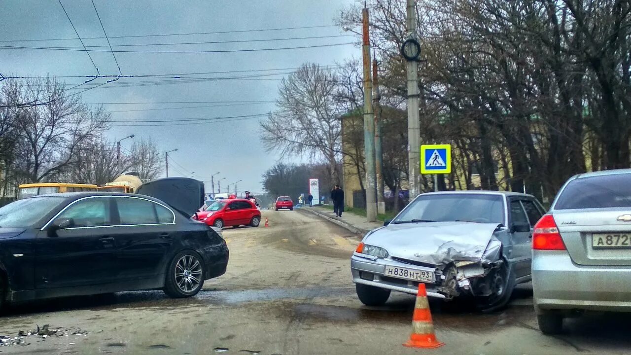 Авария Симферополь утро. Авария в Симферополе Москольцо. ДТП Симферополь сегодня утром.