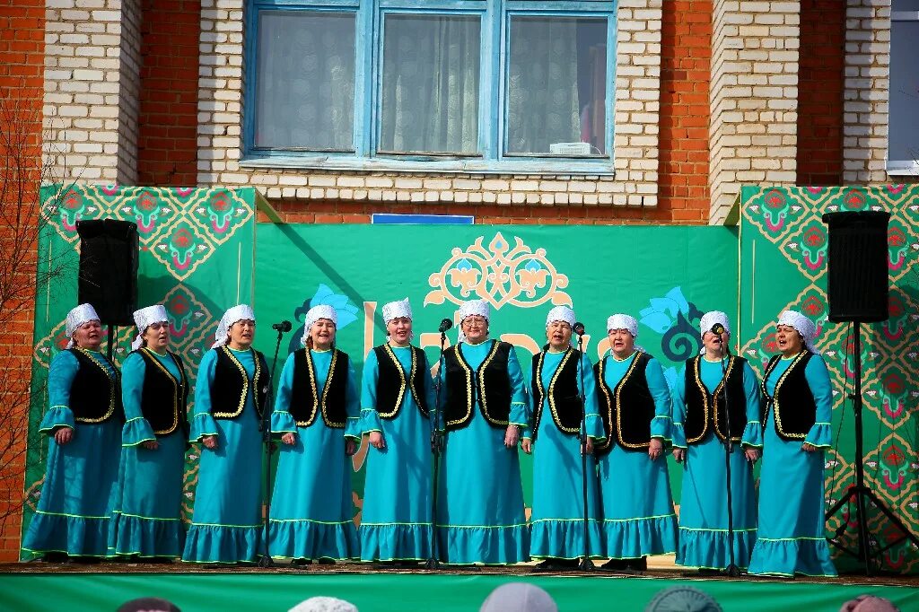 Навруз татарский праздник. Татарский праздник Навруз байрам. Весенний праздник Навруз в Татарстане. Науруз праздник татарского. Весенний праздник у татар