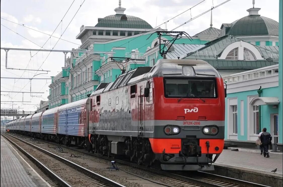 Ржд омск телефон. Омск пассажирский эп2к. Электричка Омск. Поезд Москва Омск. Поезда из Омска.