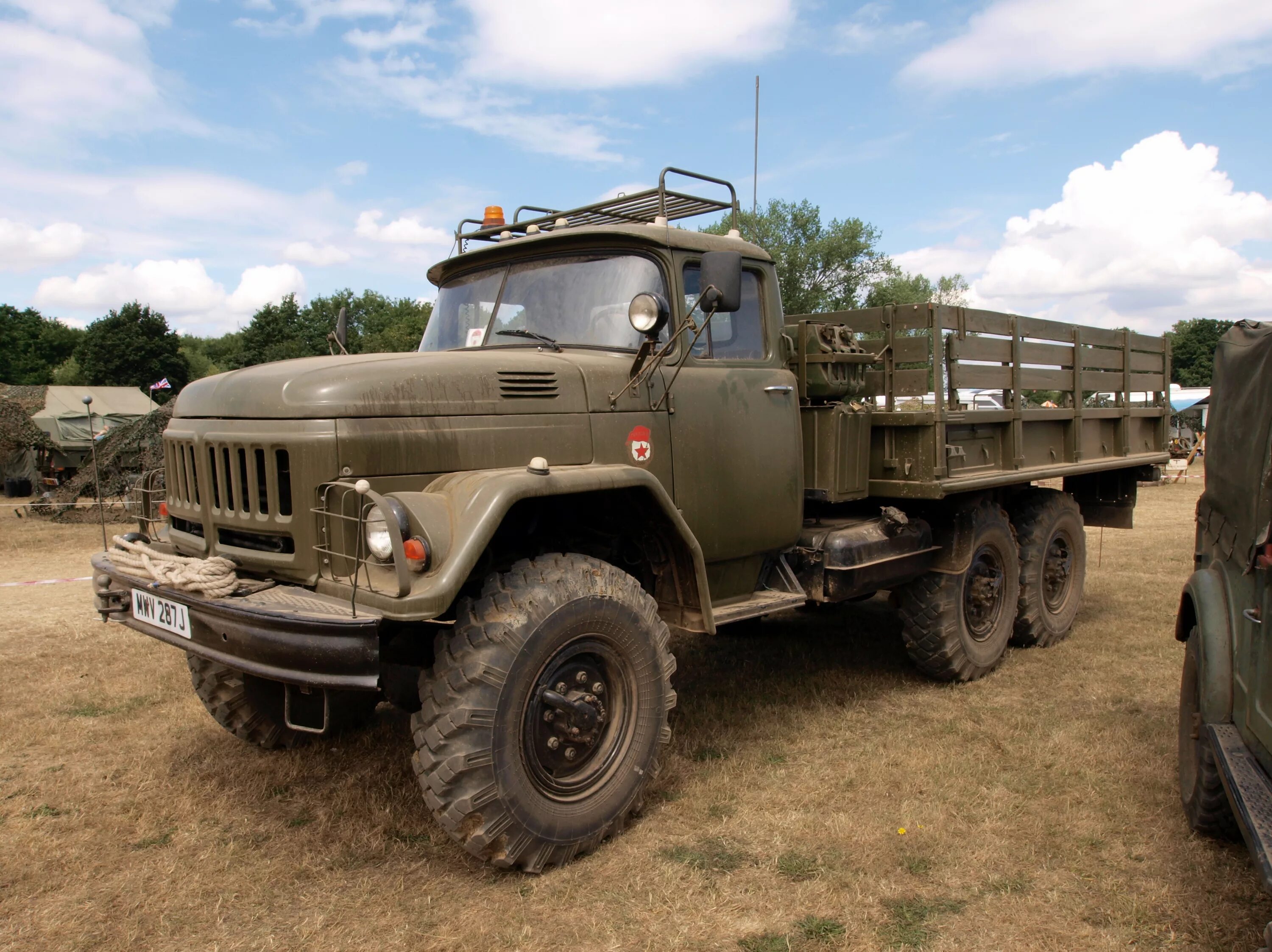 Военный грузовой автомобиль. Грузовик ЗИЛ 131. ЗИЛ 131 военный. ЗИЛ 131 армейский. ЗИЛ 131 бортовой.