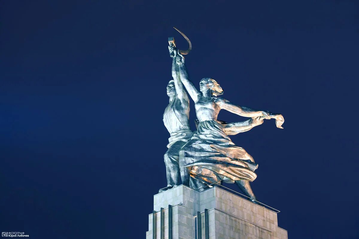 Скульптура рабочий и колхозница где находится. Памятник рабочий и колхозница в москве. монумент рабочий и колхозница в париже. мухина рабочий и колхозница. и. мухина. рабочий и колхозница. москва..