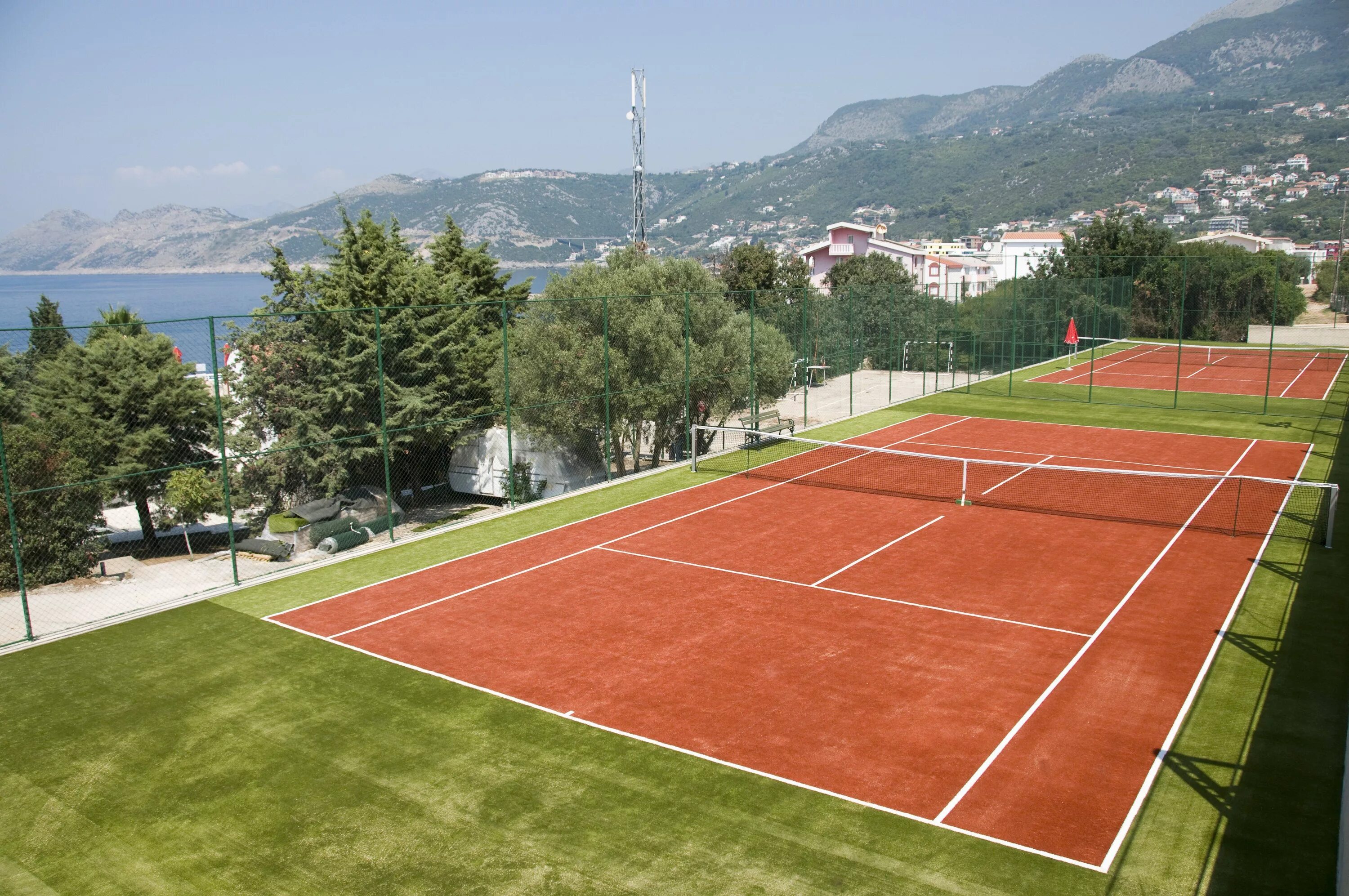 Отель с теннисным кортом