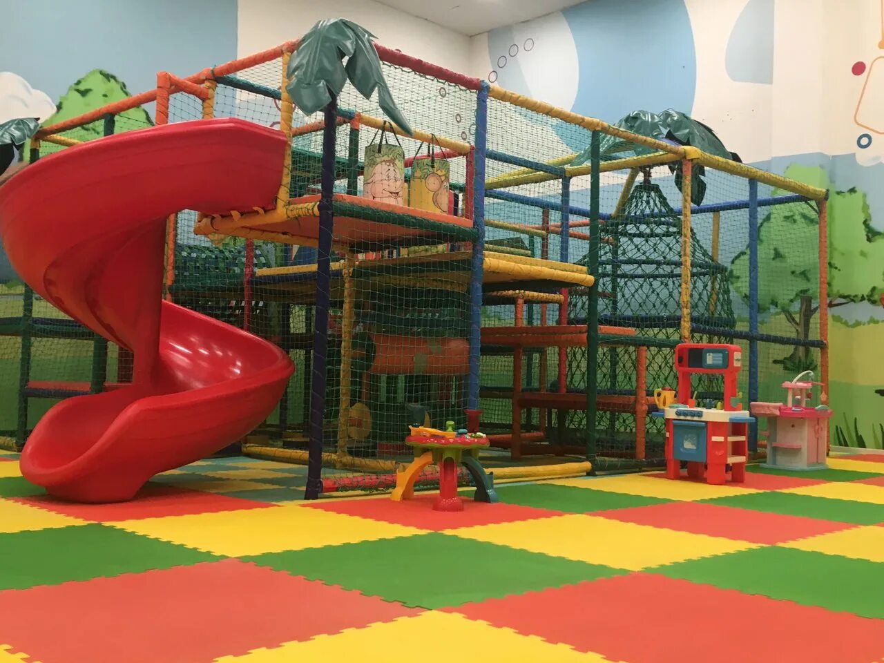Парк хаус волгоград детская игровая комната. Детские игровые комнаты тюмень. Игровая тюмень. Развлекательная комната для детей. Игровая тюмень.