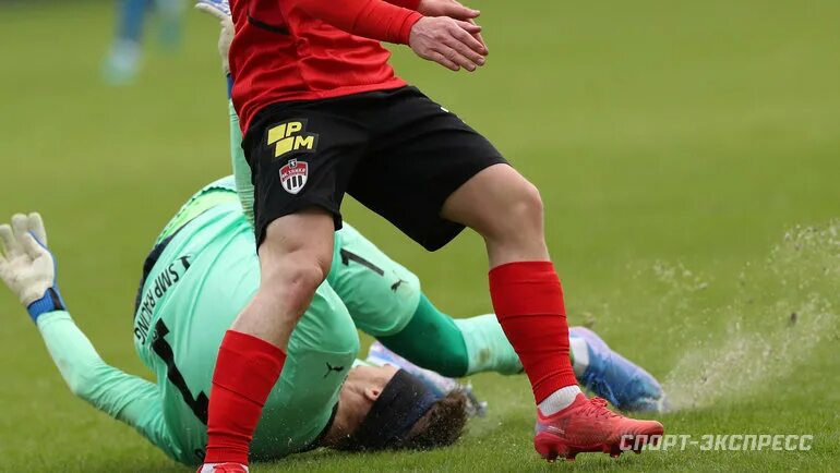 Игорь пластун футболист травма. Бернд лено вратарь травма. Бельгия травмированные игроки. Игорь пластун травма. Травма вратаря гента.