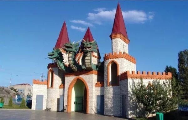 Парк аттракционов махачкала арго. Парк дракон в махачкале. Парк дракон в махачкале аттракционы. Видео парк дракон. Видео парк дракон.