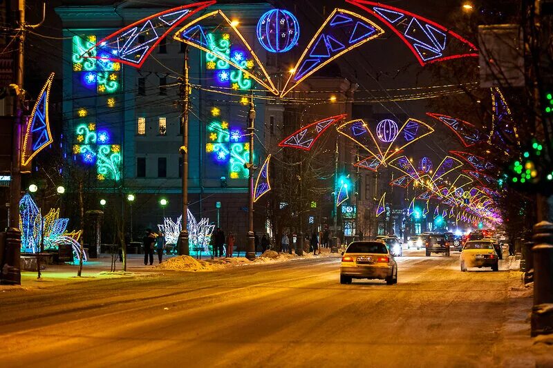 Погулять в красноярске зимой. Улица Ленина в Красноярске зимой. Красноярские новогодние улицы. Улицы Красноярска зимой. Красноярск зимой новый год.