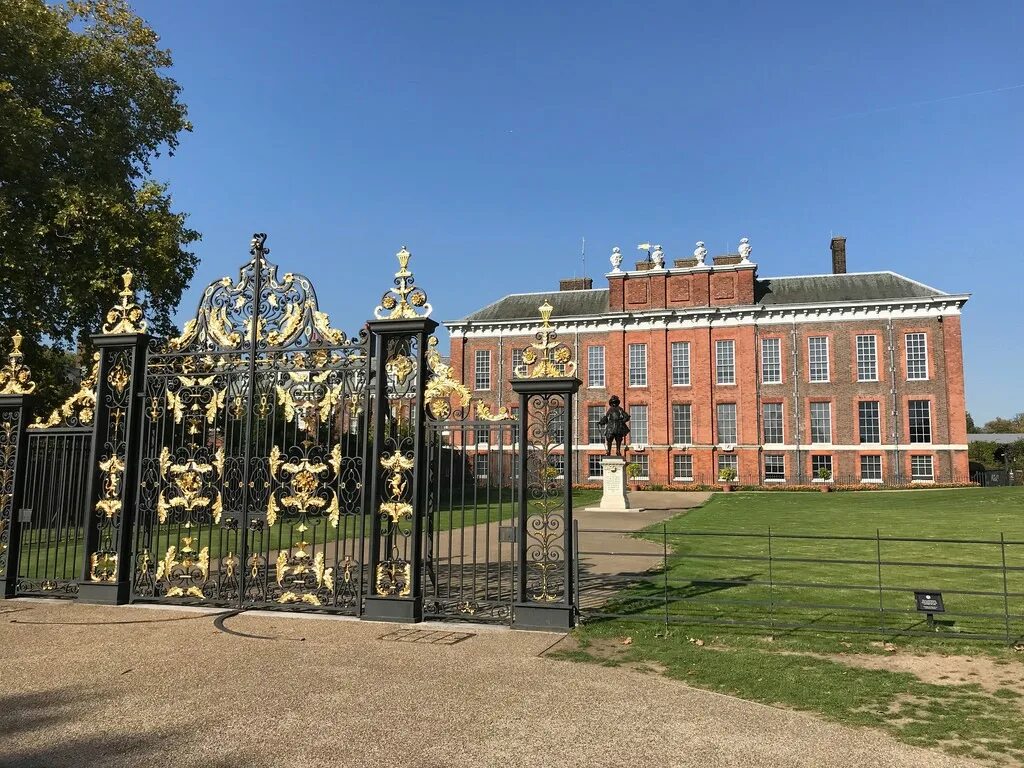 Сайт кенсингтонского дворца. Kensington Palace. Кенсингтонский дворец в Лондоне. Садах Кенсингтонского дворца. Кенсингтон здание sis.