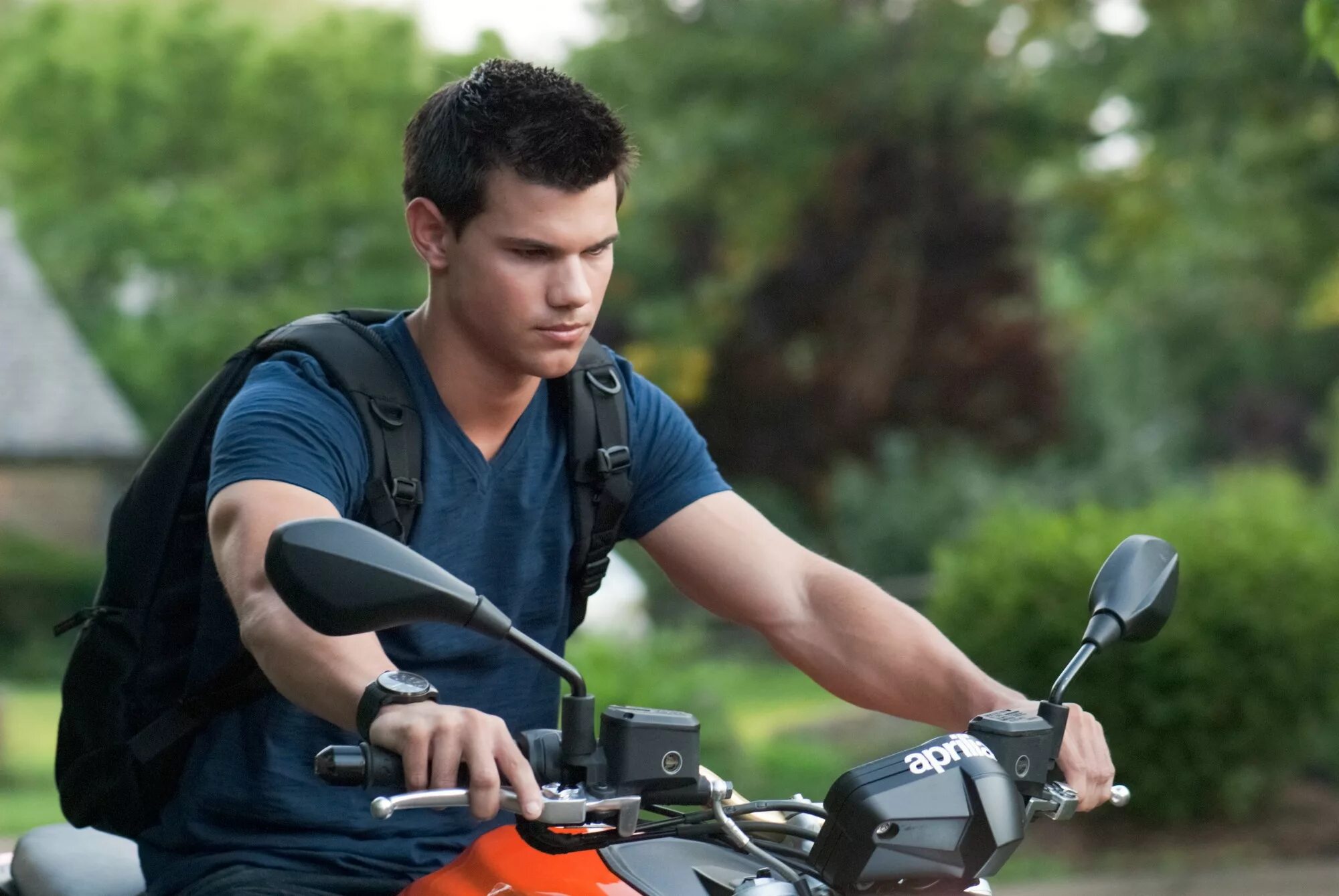 Тео джеймс тобиас. Казанова сериал 2020. Главный герой использует. Главный герой использует. Бобби аксельрод миллиарды.