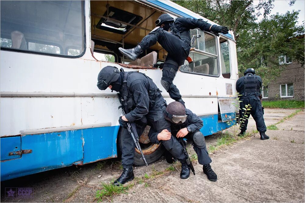 Группа захвата ОМОН. Группа захвата полиция. ОМОН В ПАЗИКЕ. Оперативная группа захвата. Частный захват