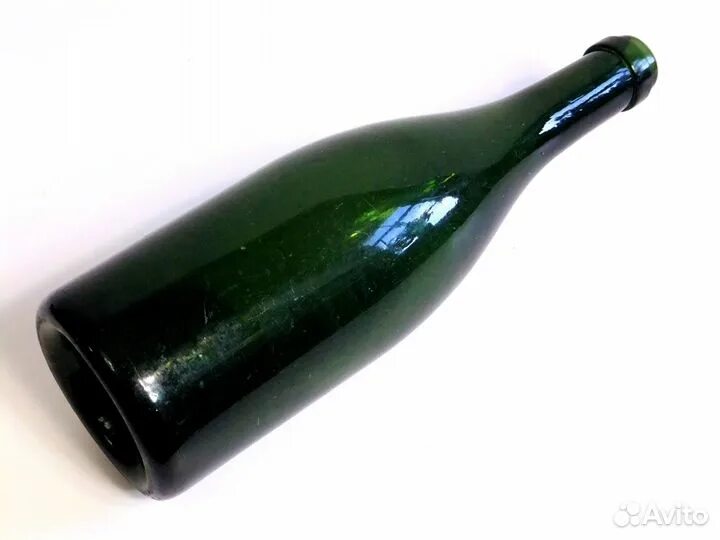 Бутылка фигурная зеленая старинная. Бутылка старинная зеленое стекло. Старая бутылка с глубоким дном.