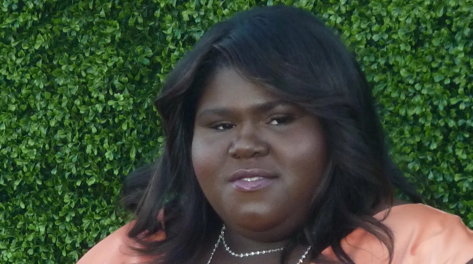 Толстушка мулатка. Габури Сидибе 2020. Толстая черная девушка. Женщина в черном. Черная толстая Левушка.