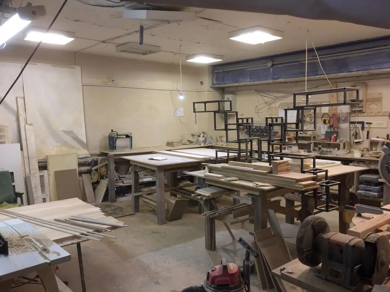 Мебельное производство цех. Цех по изготовлению светопрозрачных конструкций. Авито работа цеха. Авито работа цеха. Авито работа цеха.