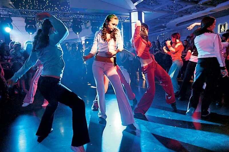Где танцуют на дискотеке. Клубные танцы. Танцы в клубе. Современные клубные танцы. Современная дискотека.