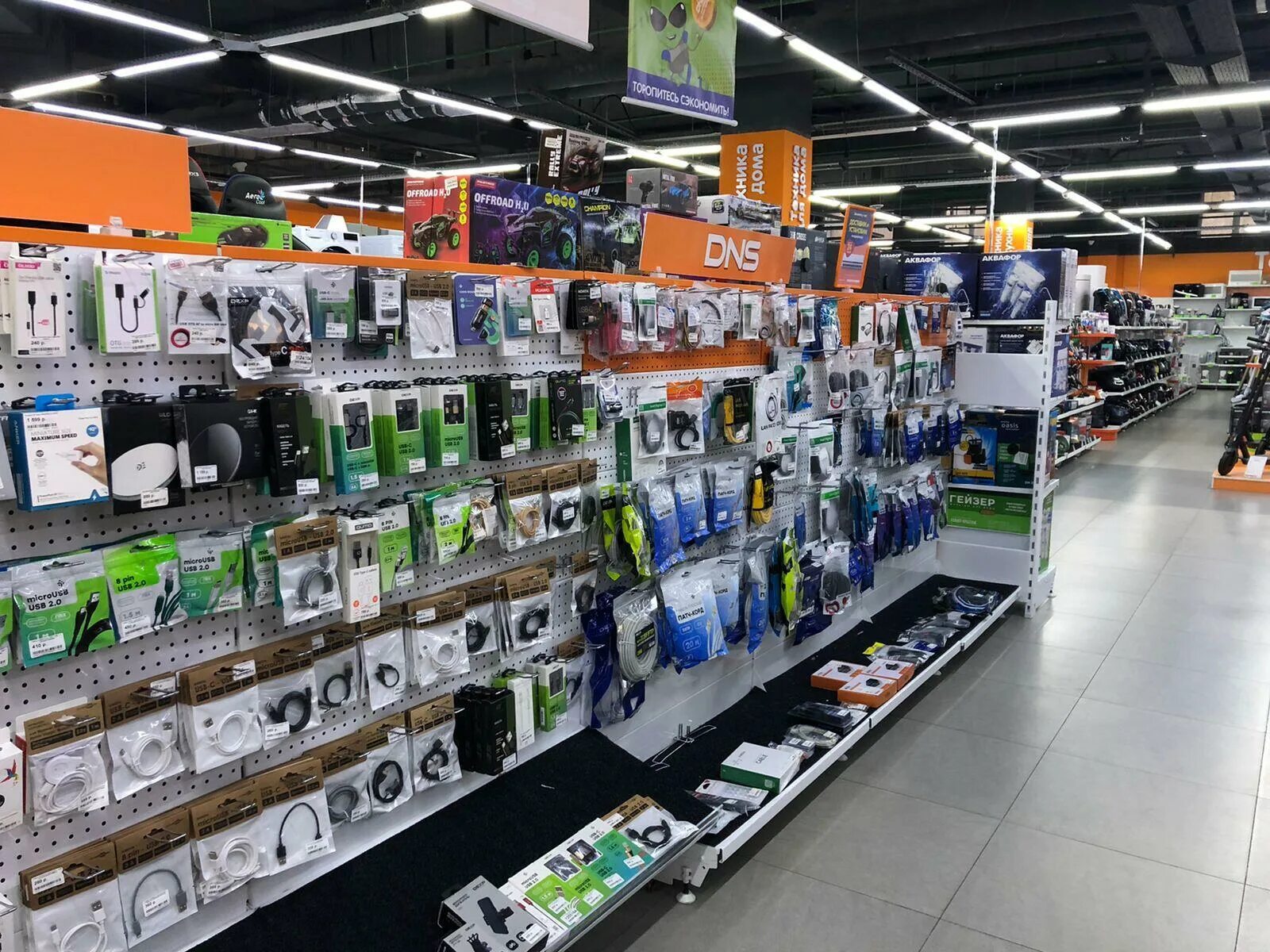 Проспект вахитова набережные челны. Днс челны адреса. Днс челны адреса. Фото маркет челны тц на сююмбике. Днс глобус набережные челны.