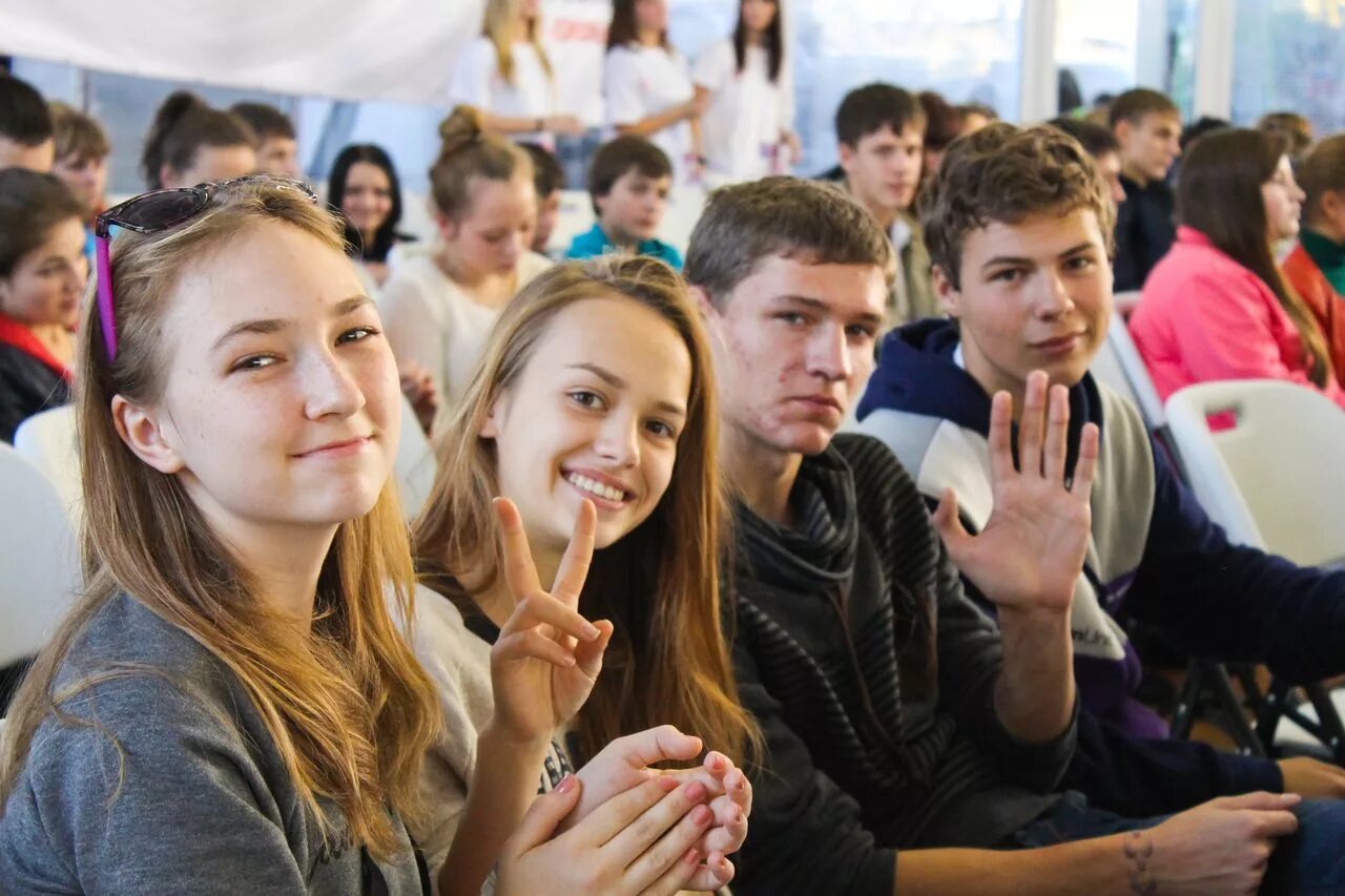 Молодая россия деятельность. Подросток в обществе. Школьники подростки Россия. Современная молодежь. Современная молодежь России.