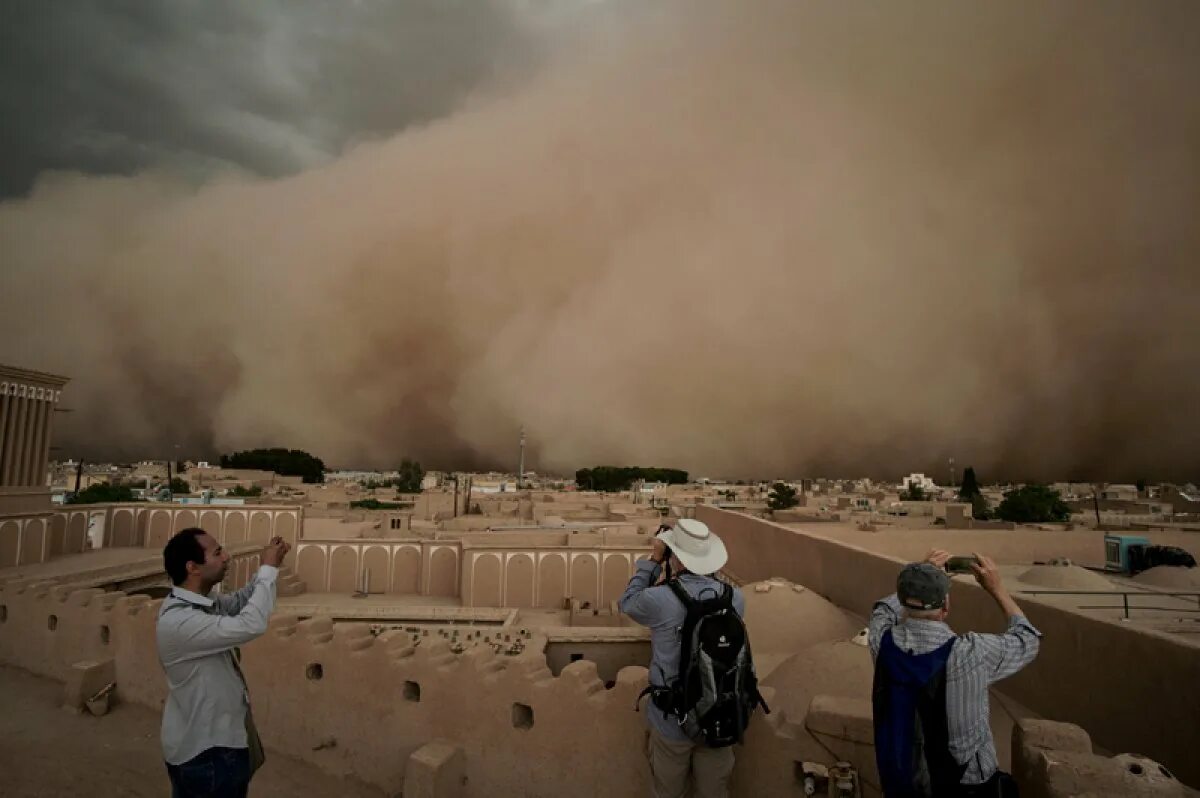 Самум Песчаная буря. Пылевая буря в Дубае. Заболь Иран Песчаная буря. Пыльная буря в Узбекистане.