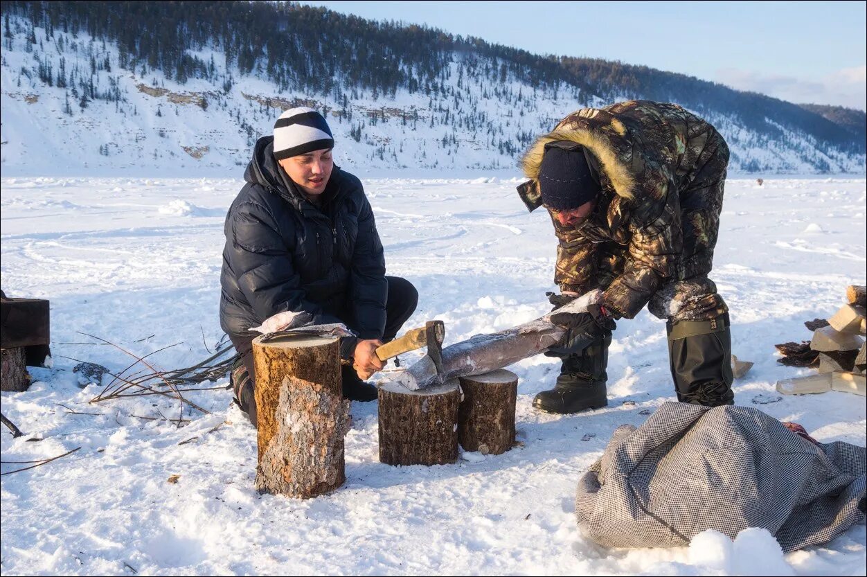 Охота и рыбалка на севере видео. Рыбалка в Якутии зимой. Якуты рыболовство.