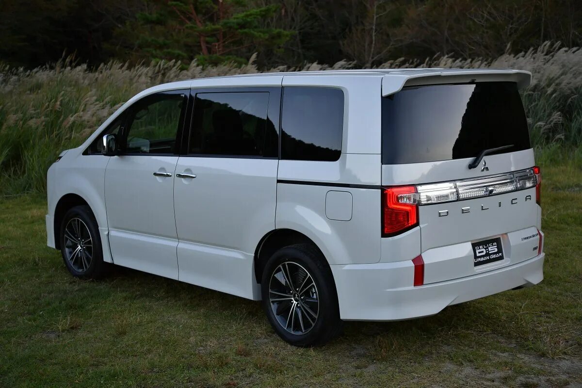 Mitsubishi Delica d5 2020. Mitsubishi Delica 2021. Мицубиси Делика 2020. Mitsubishi Delica d:5 2020.