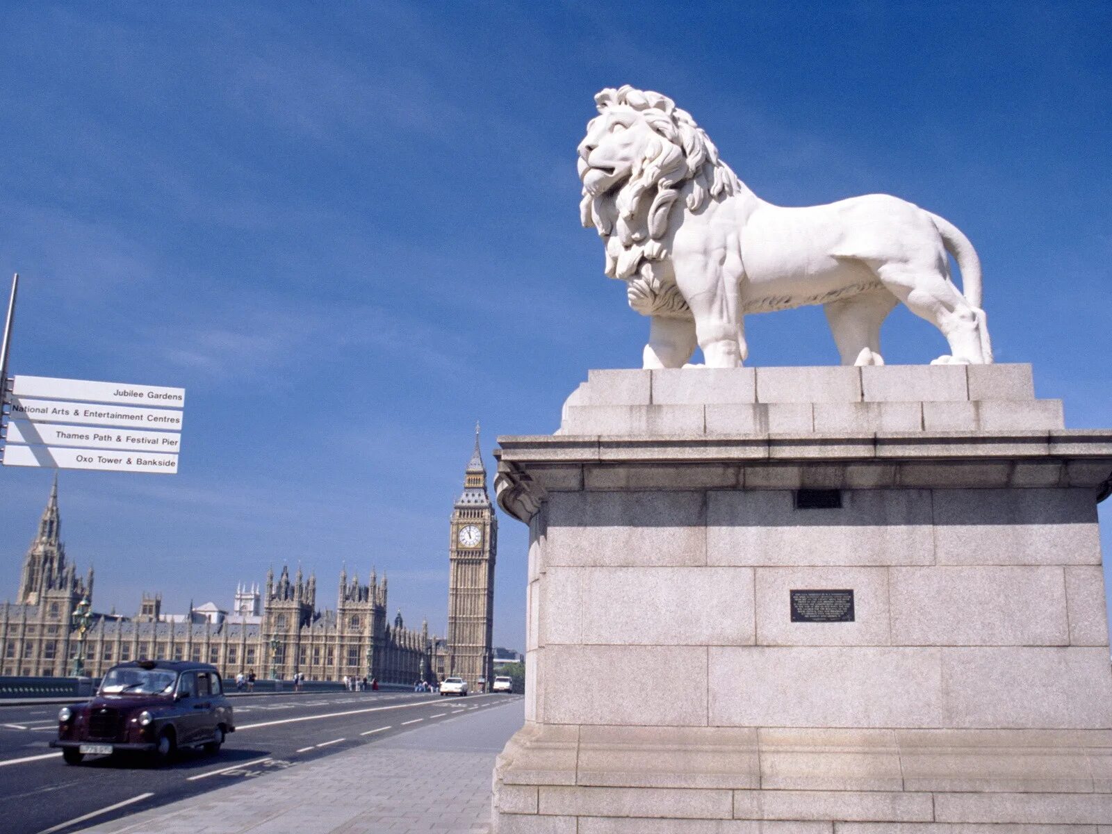 Львы на Вестминстерском мосту. Статуя Льва в Англии. London Лев статуе. Скульптура львы Великобритания.