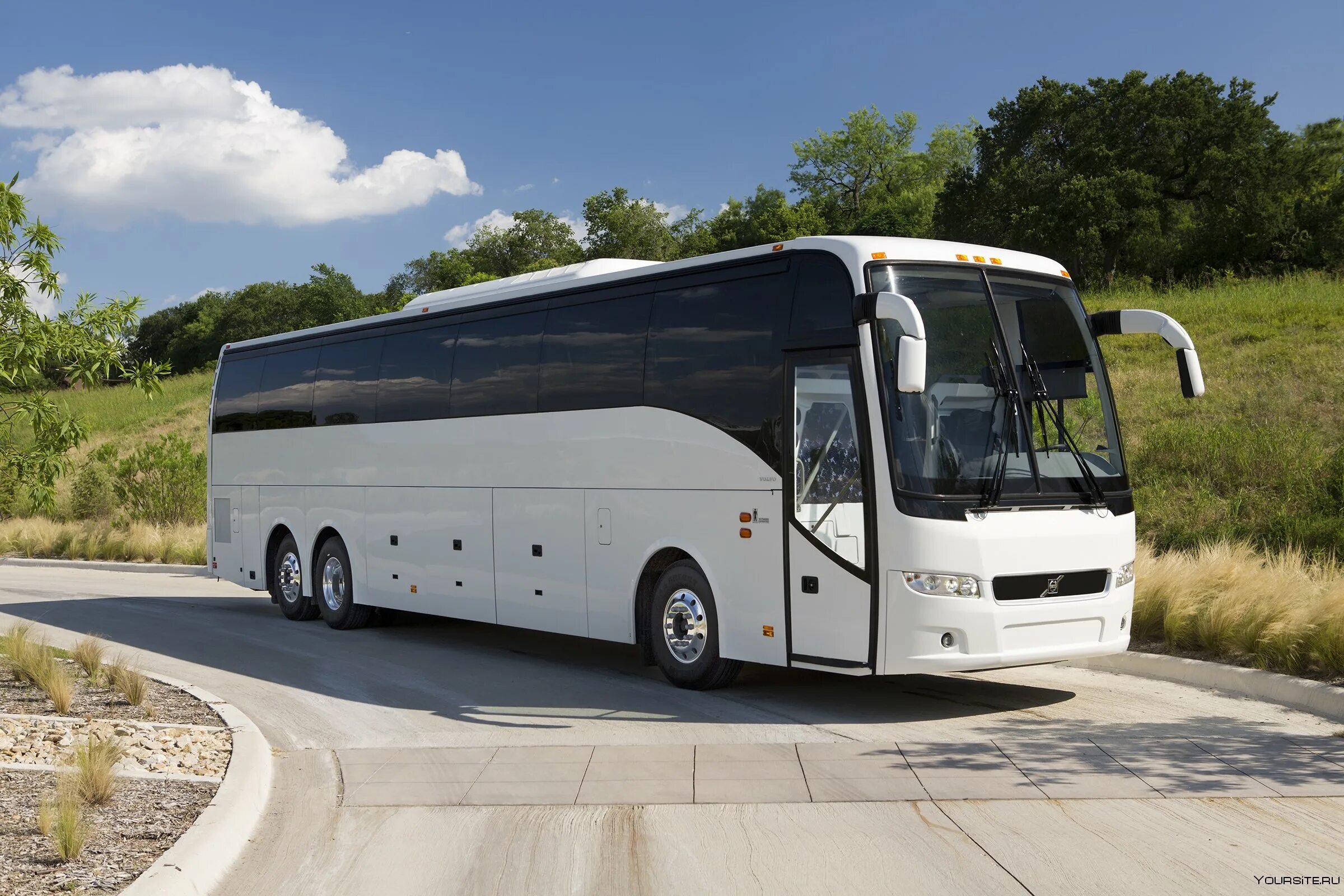 Автобус час аренда. Автобус volvo 9700. бус вольво. автобус вольво туристический. volvo 9500.