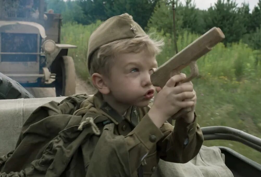 Солдатик фильм 2018. Художественный солдатик. Знаменосец со знаменем 15 см пластмасса. Солдатик фильм 2019. Фильм о солдатике сереже.