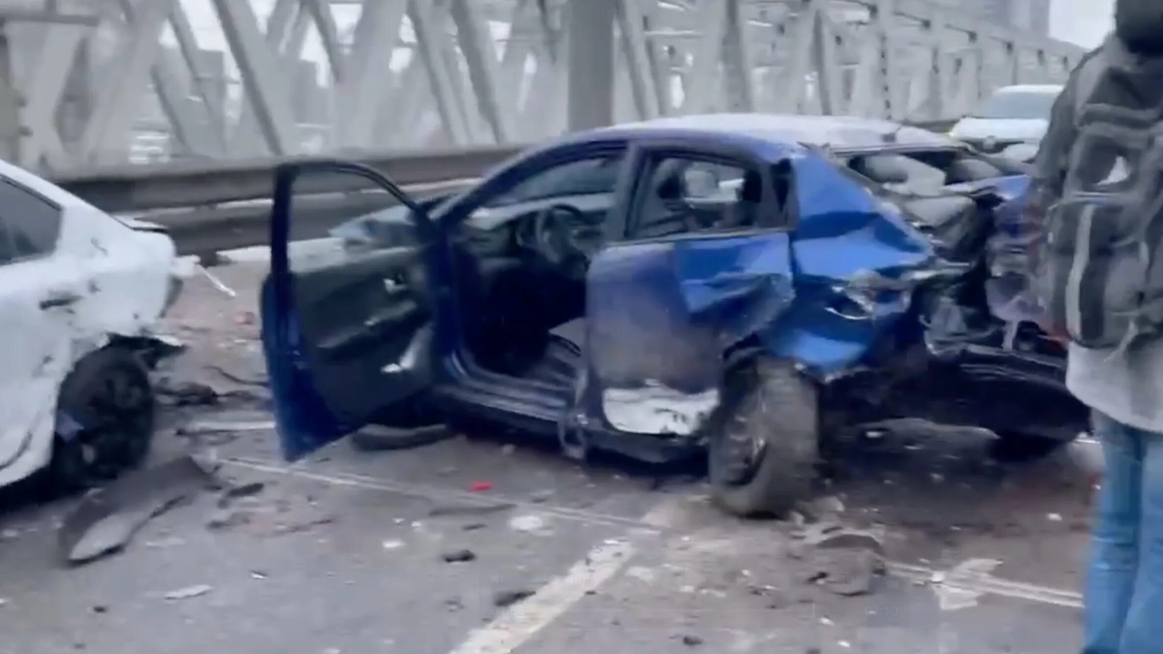 Ваз 2115 дтп в саратовской области. Smashed car window. Разбить 20. Разбить 20. Бмв f30 битая.