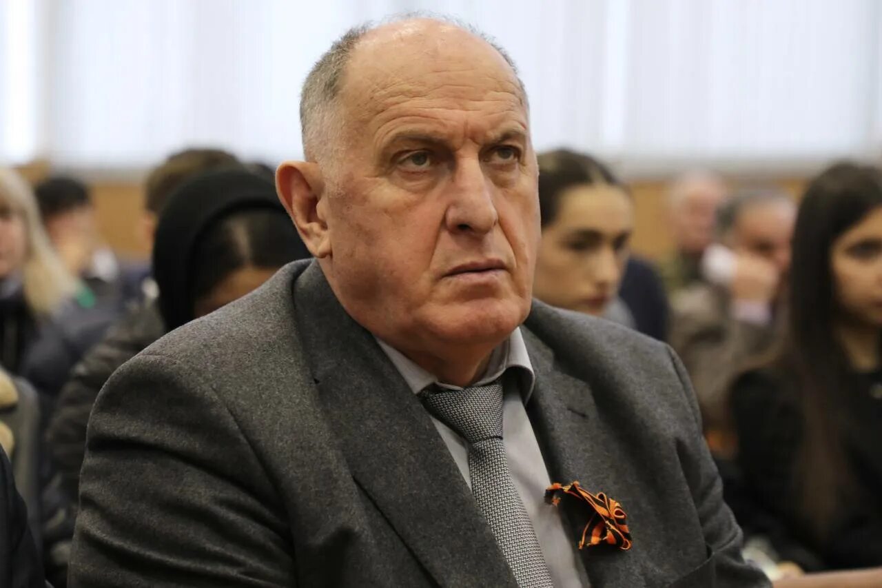 Абдулмуслимов абдулмуслим мухудинович. Абдулмуслим абдулмуслимов председатель правительства дагестана. абдулмуслим магомедович дгу. абдулмуслимов абдулмуслим мухудинович биография.