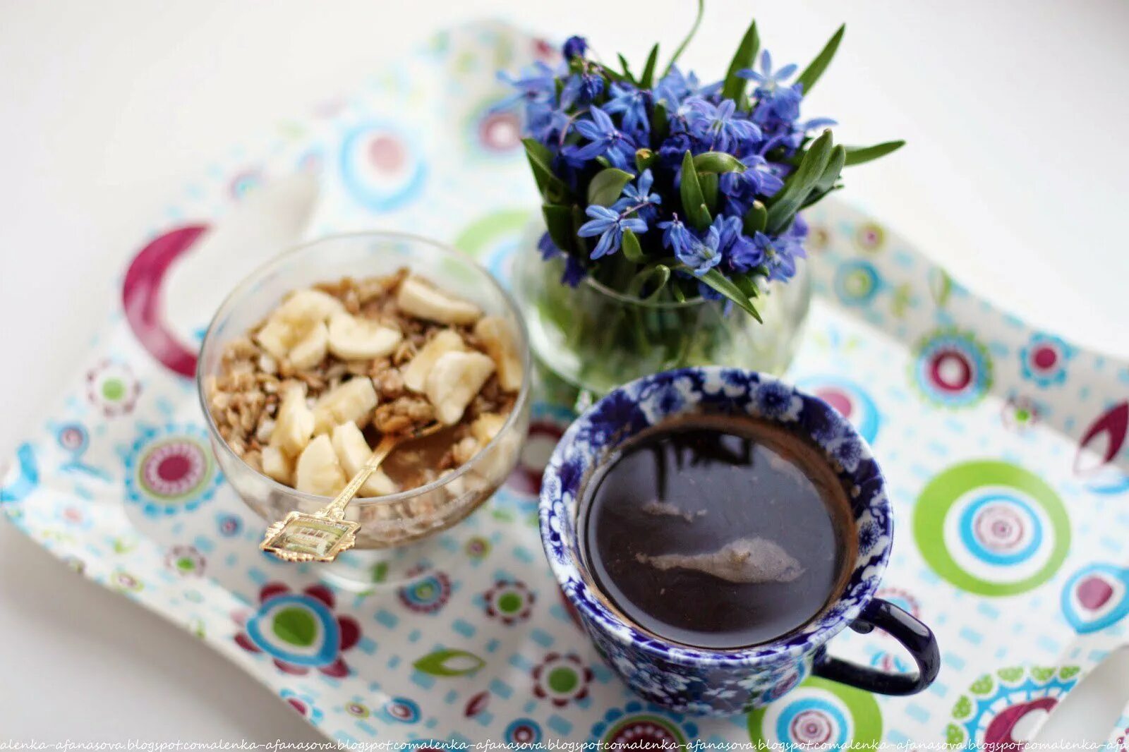 Весенний чай картинки. Весенний завтрак. Кофе и цветы. Весеннее чаепитие.