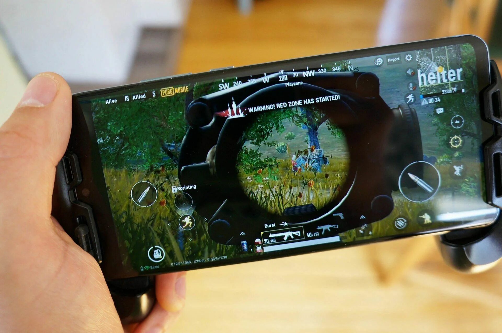 Триггеры для телефона. Pubg mobile гироскоп. Недорогой телефон для пабг. Джойстик для pubg. Pubg управление.