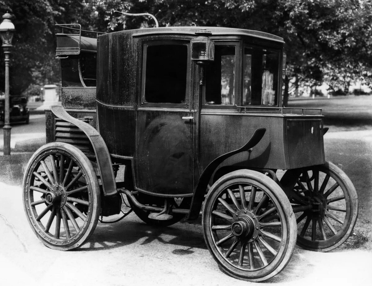 Первые электро. Электромобиль 1899г Попова. Первый электромобиль 1841 года.