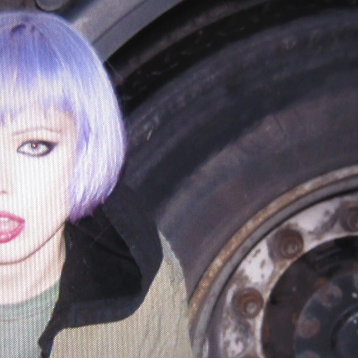 Crystal castles 3. Группа crystal castles. элис глэсс. crystal castles 1. crystal castles обложки.