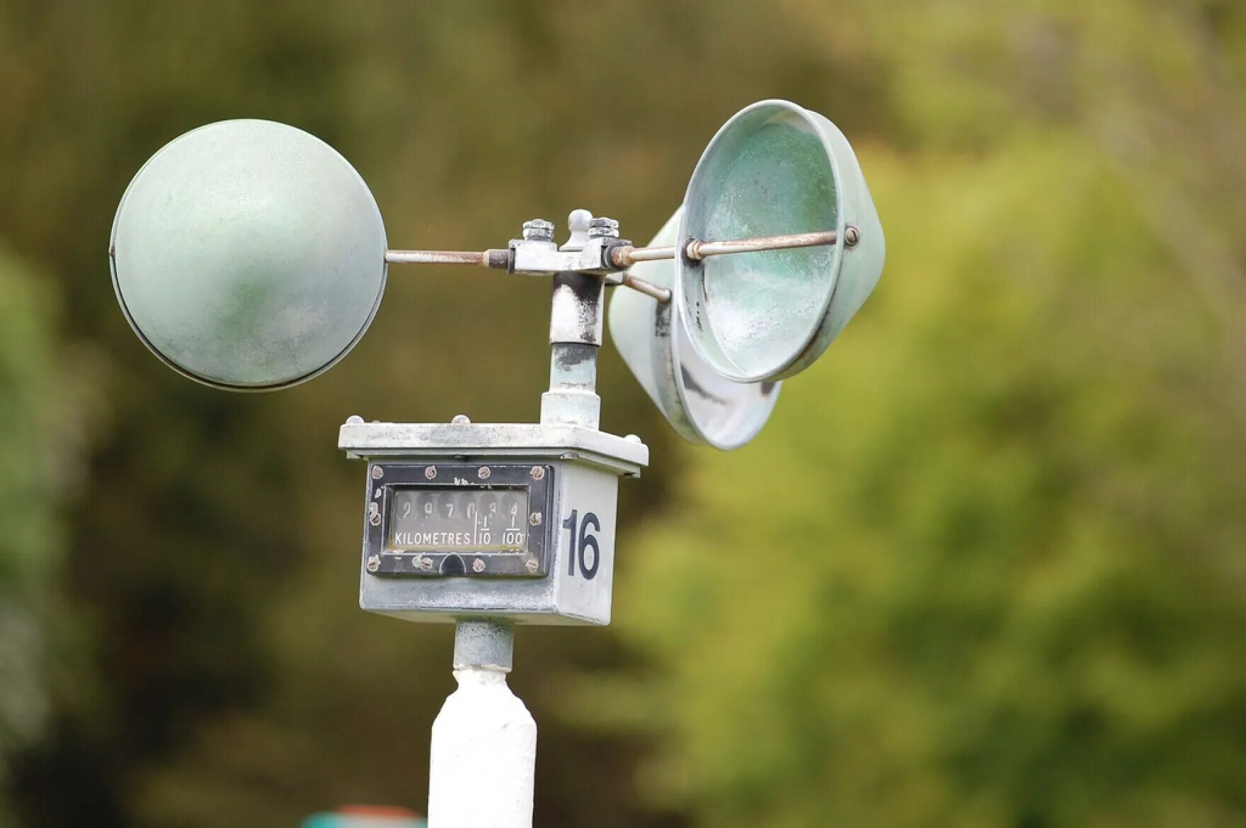 Какие приборы нужны для наблюдения. Мс1-р11 анемометр. Анемометр это прибор для измерения скорости ветра. Анемометр ДВЭС-2. Ам706 анемометр.