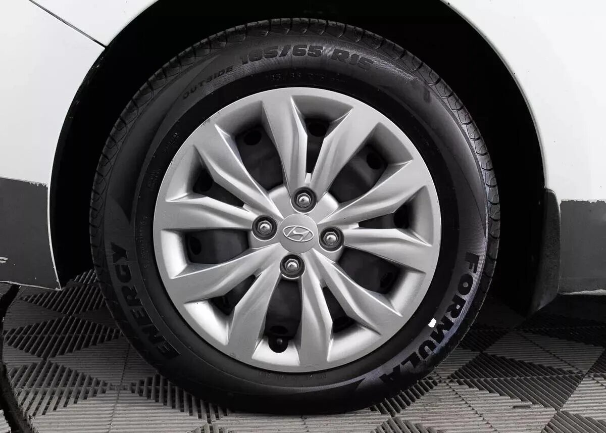 Колпаки хендай солярис на киа рио. Колпаки на solaris r15. Колпаки hyundai solaris r15 оригинал. Колпаки на хендай солярис r15. Колпаки солярис r15 оригинал.