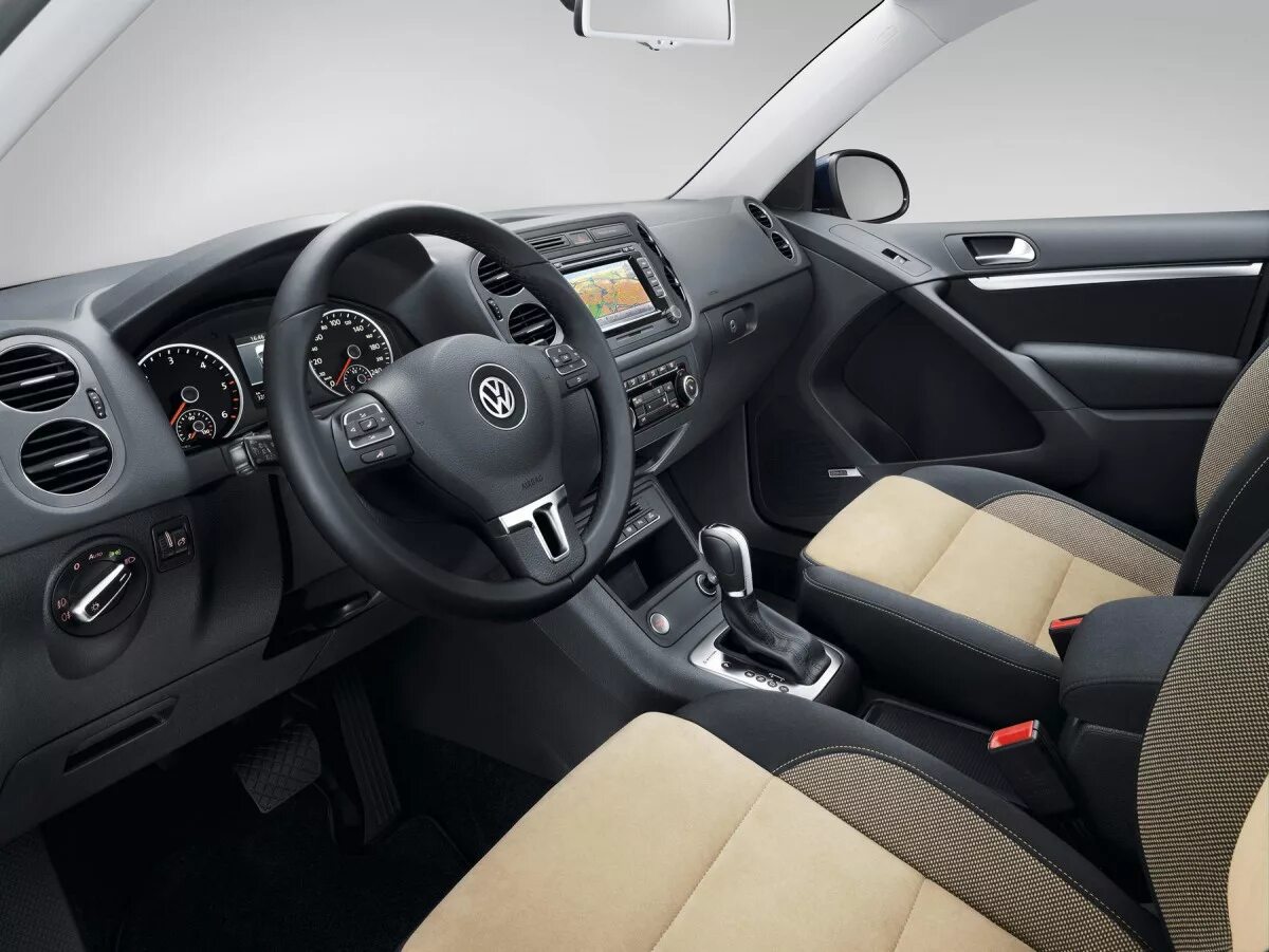 Купить салон тигуан. Volkswagen Tiguan 2012 Interior. Фольксваген Тигуан салон. Фольксваген Тигуан 2012 салон. VW Tiguan 2012 салон.