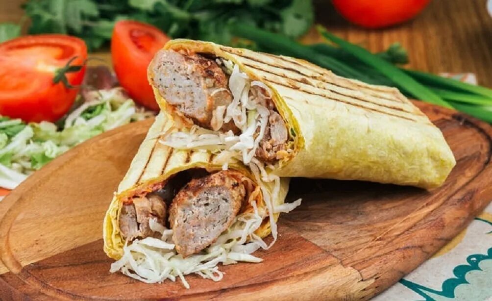 Шаурма с люля-кебаб. Бурум с люля-кебаб. Шаурма шашлык люля Kebab.