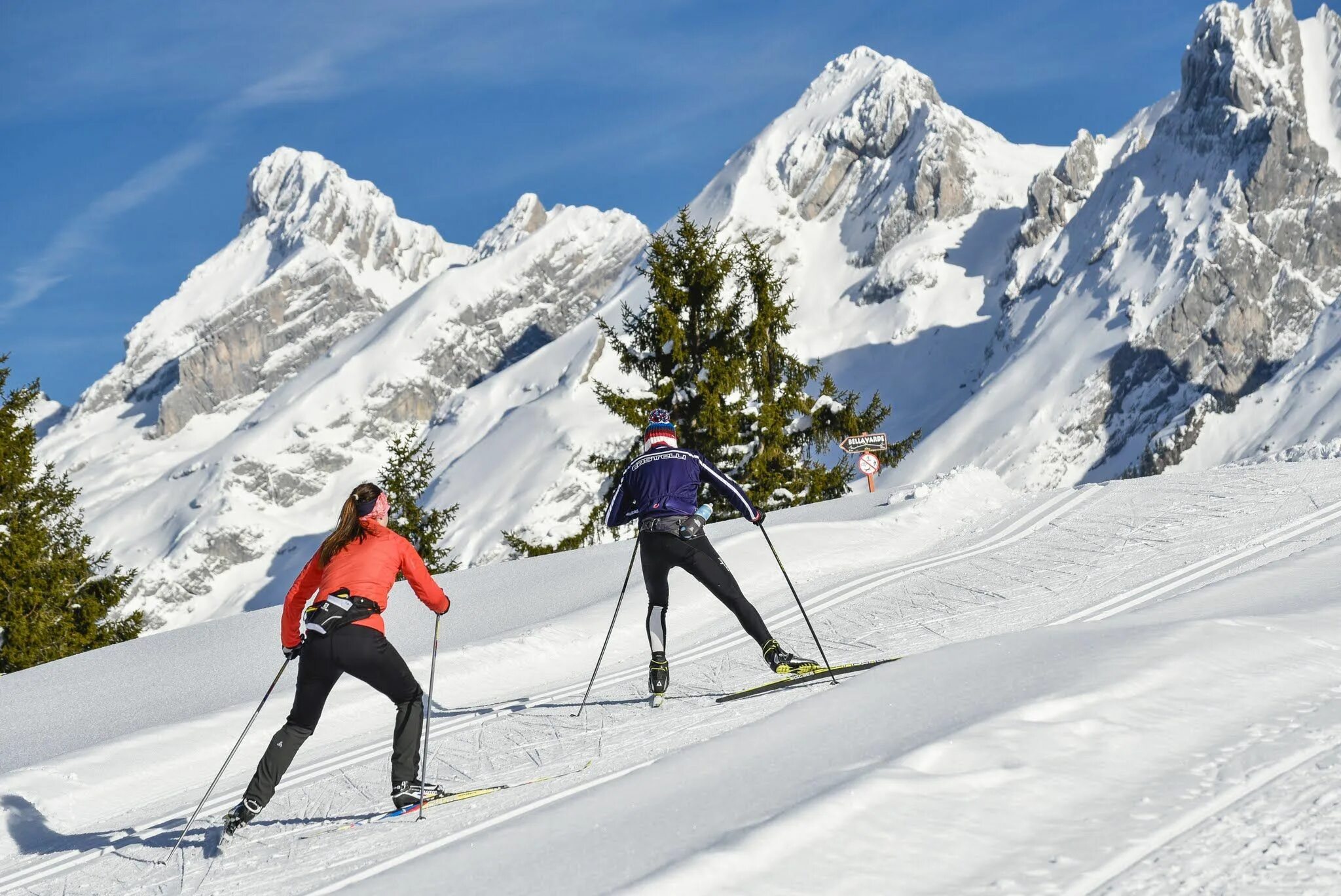 Боровец горнолыжный курорт. Nordic Skiing. Горнолыжный курорт обои. Обои лыжный спорт. Как переводится skiing