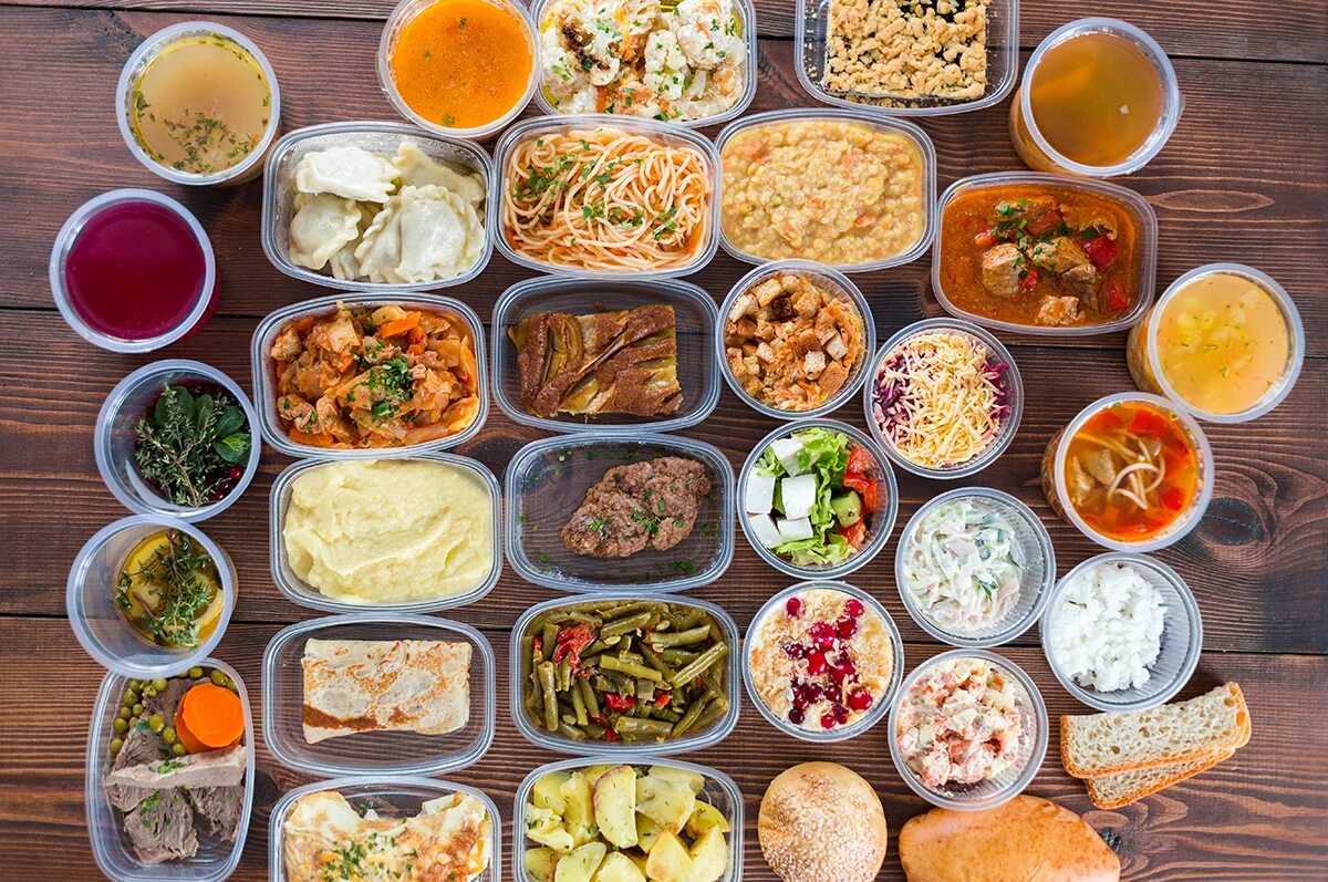 завтрак на тарелке. обильный завтрак. еда 21 века в россии. Sunday lunch. комплексный обед с десертом.