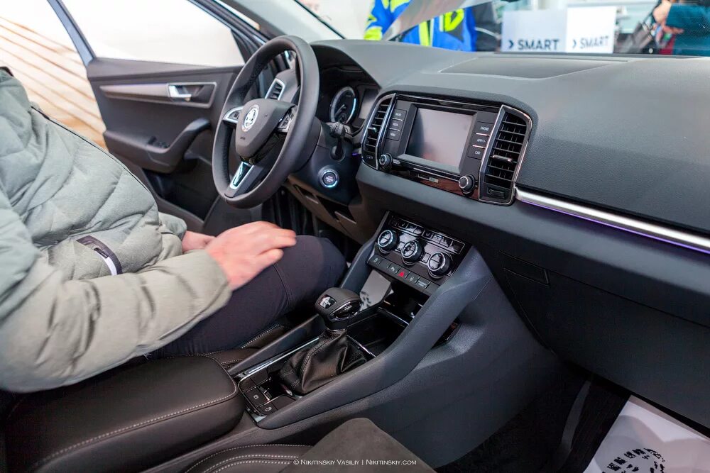 Кнопка системы автохолд шкода кодиак. Skoda octavia dsg 2020 коробка передач. Шкода карок ручник. Карок аксессуары шкода драйв 2. Аксессуары для шкода карок 2021.