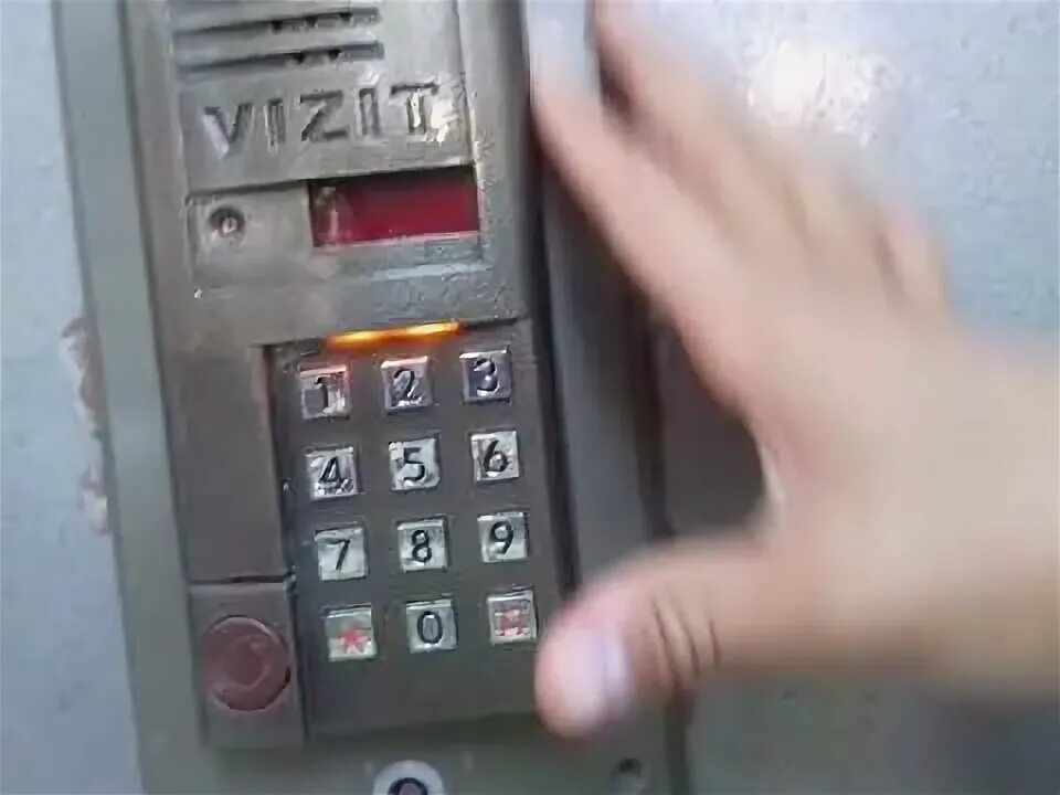 Как открыть дверь с домофоном