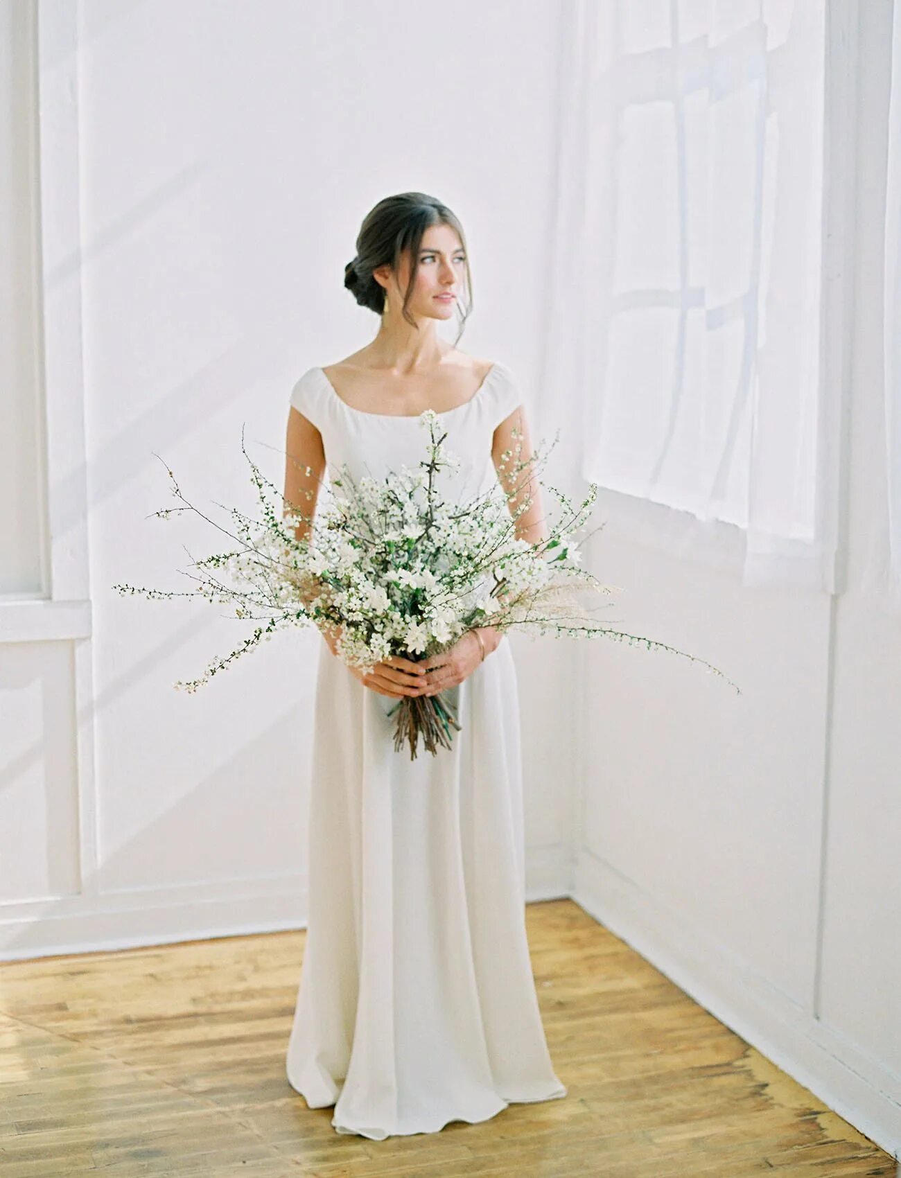 свадьба минимализм жених. свадебный минимализм. свадьба в стилеминималим. свадебное платье minimal. свадебное платье в стиле минимализм.